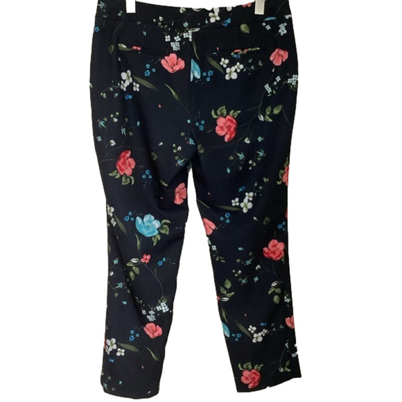 Women’s Pretty Black Floral Print Pants Size 6 - Picture 2 of 6
